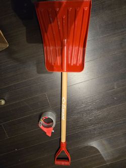 Snow shovel (for car or home)