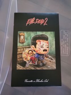 Evil Dead 2 Henrietta vs Bloodier Ash Figure Set