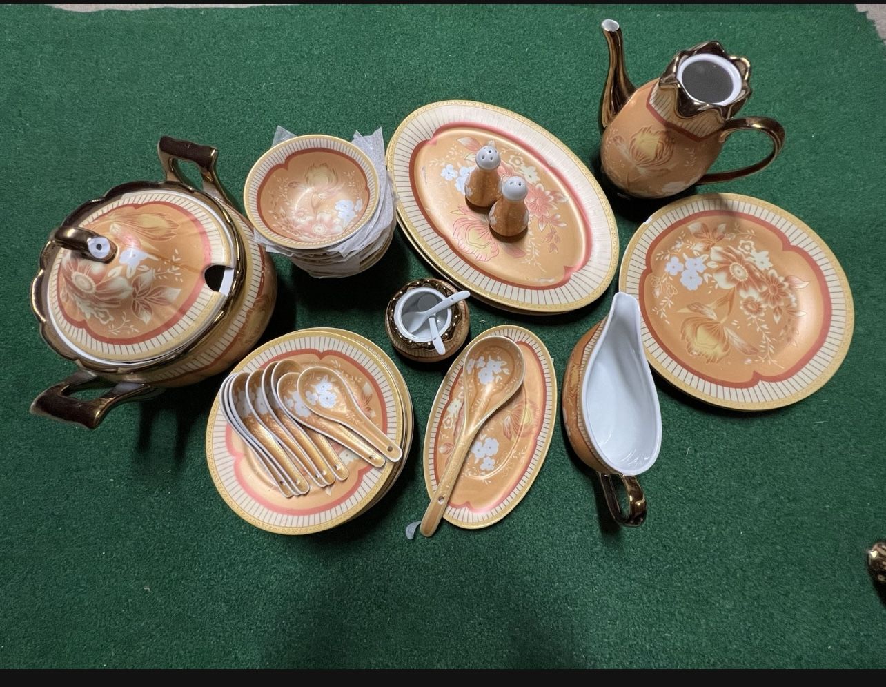 40 Pieces Dinner Set