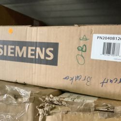 Siemens PN Series 200 Amp 20-Space 40-Circuit Main Breaker Plug-On Neutral Load Center Indoor with Copper Bus