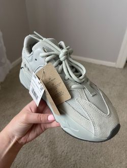 Yeezy 700 Salt Size 6.5