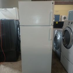 Hotpoint Refrigerator Top Freezer White 