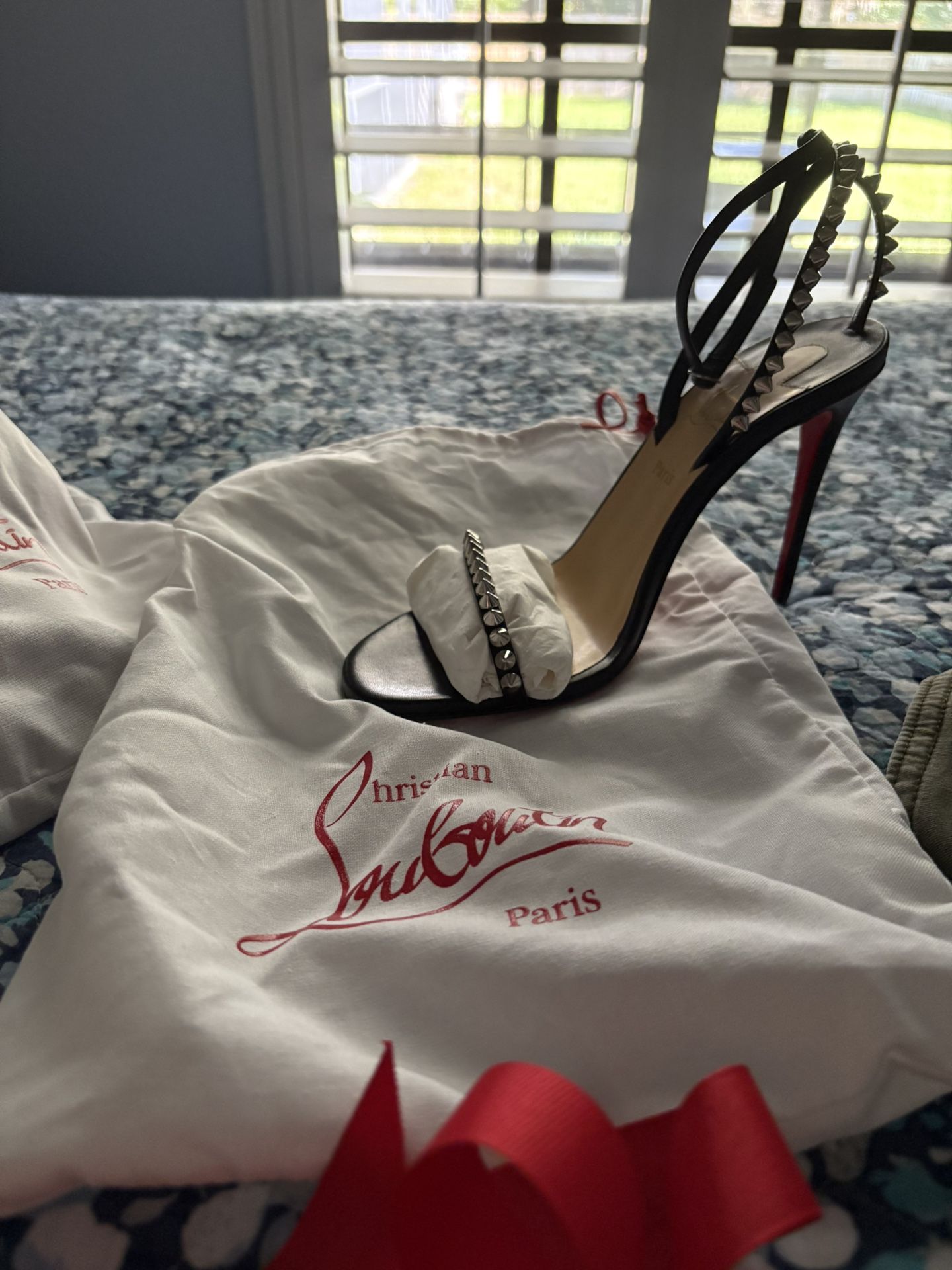 NEW Never Worn Christian Louboutin Size 37 High Heels