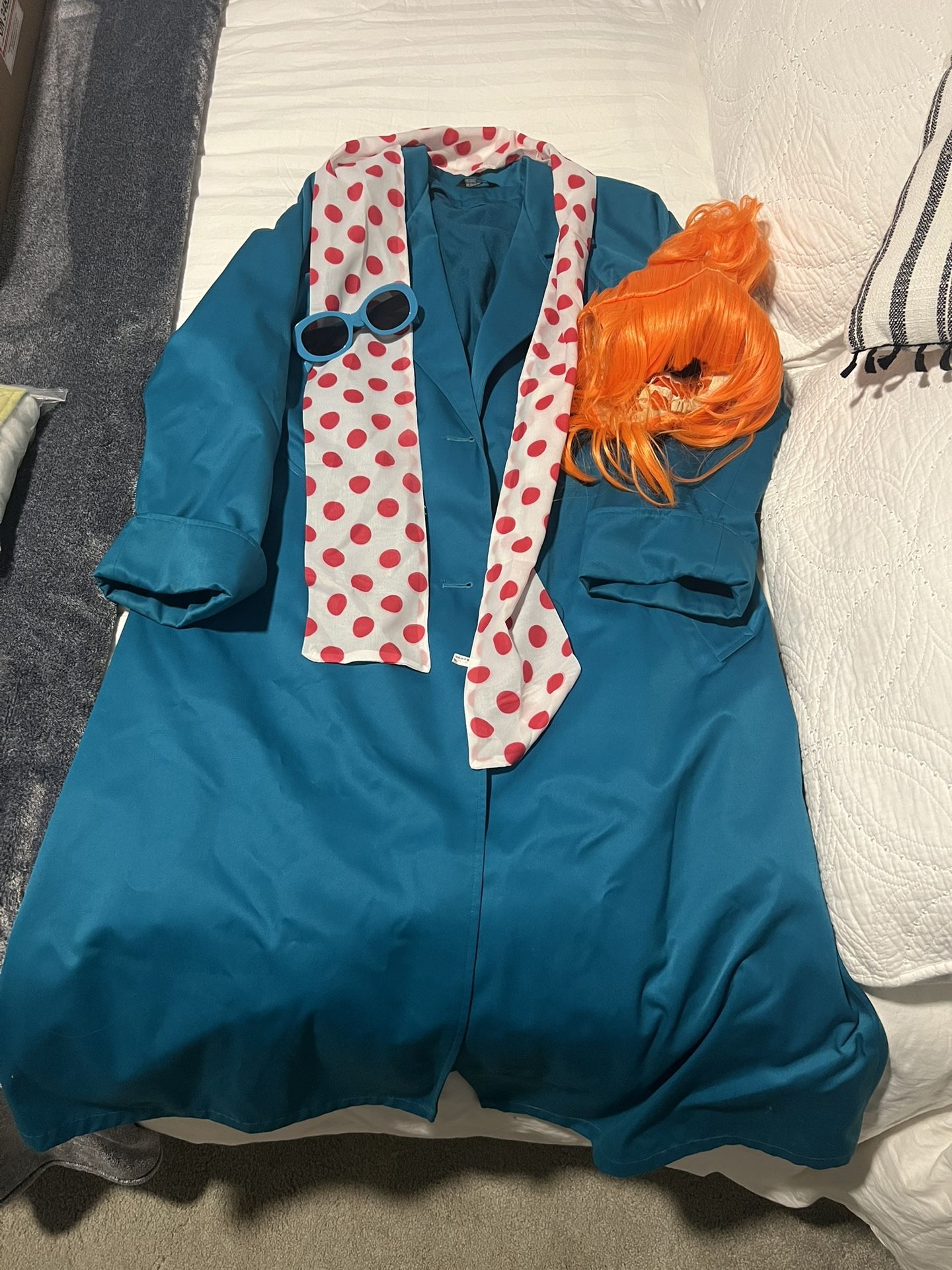 Lucy (from Minions) Costume