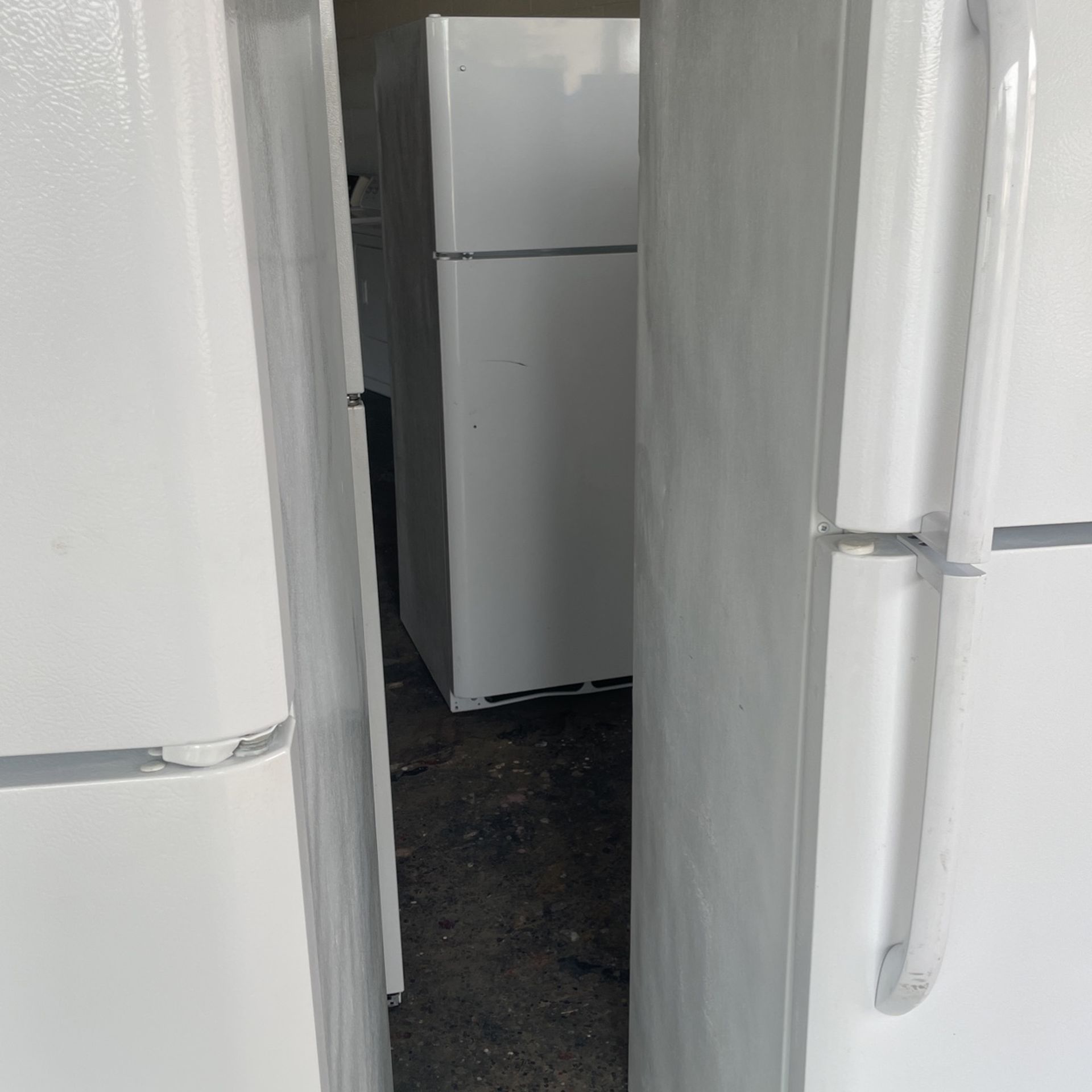 Top And Bottom Refrigerators On Sale Now Warranty And Delivery Available Inbox For Details