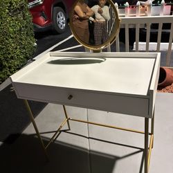 Desk/vanity White