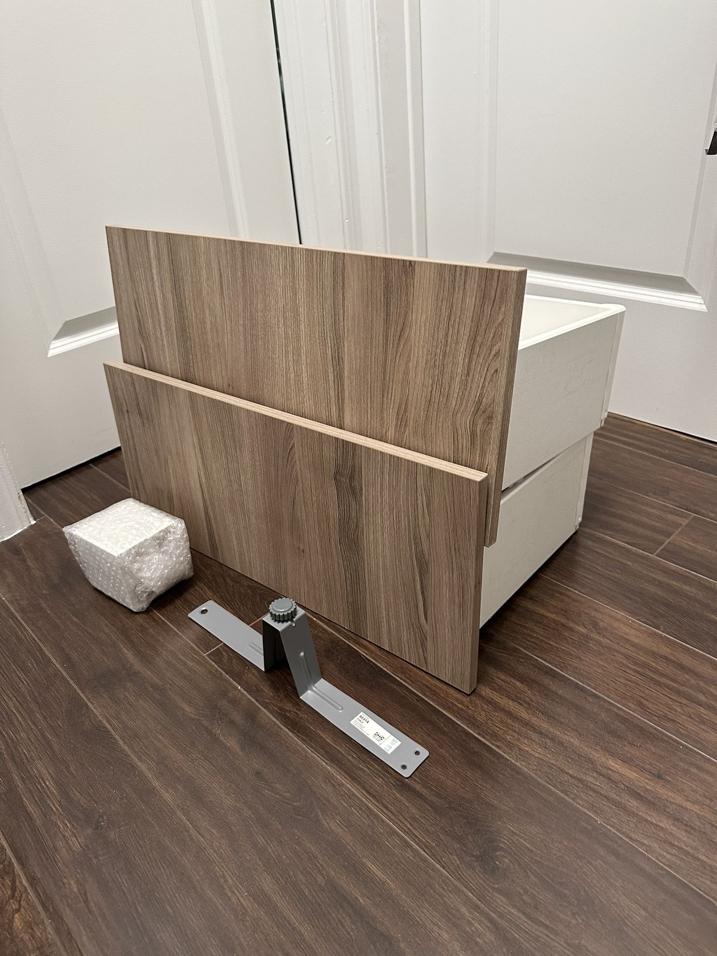 2 Ikea Besta Drawers, 4 Besta Legs, 1 Besta Support Leg