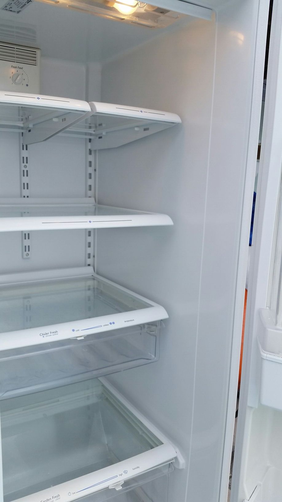 Amana side by side refrigerator white model number SRD25S5W for Sale in