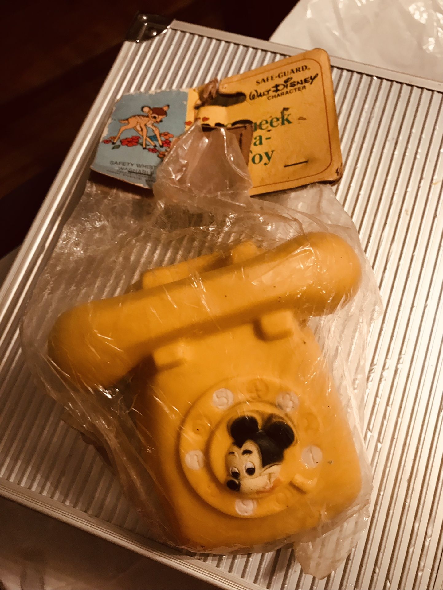 Vintage 1960’s 🤔 Walt Disney Squeek-a- Toy Yellow Mickey Mouse Telephone (package Is Jacked Up) 