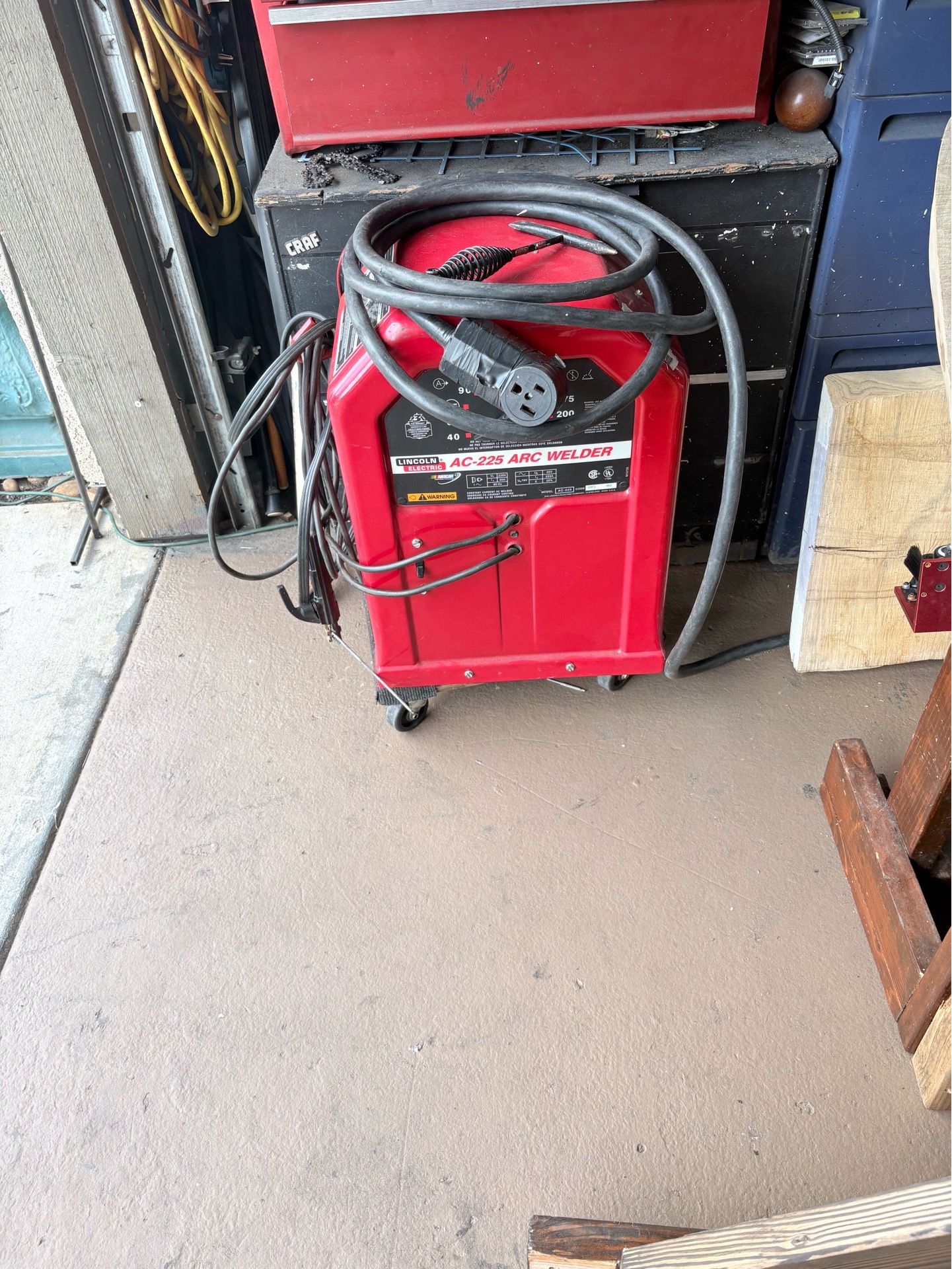 l Lincoln Electric AC-225 amp stick welder, Made in USA.