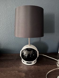 Astronaut helmet lamp