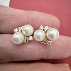 14 K Gold Small Diamonds Real Pearls And Ring Size 6