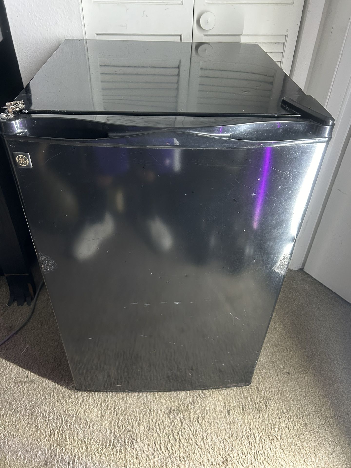 GE Mini Fridge