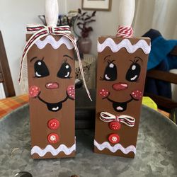 Gingerbread Couple. Shelf Sitter.