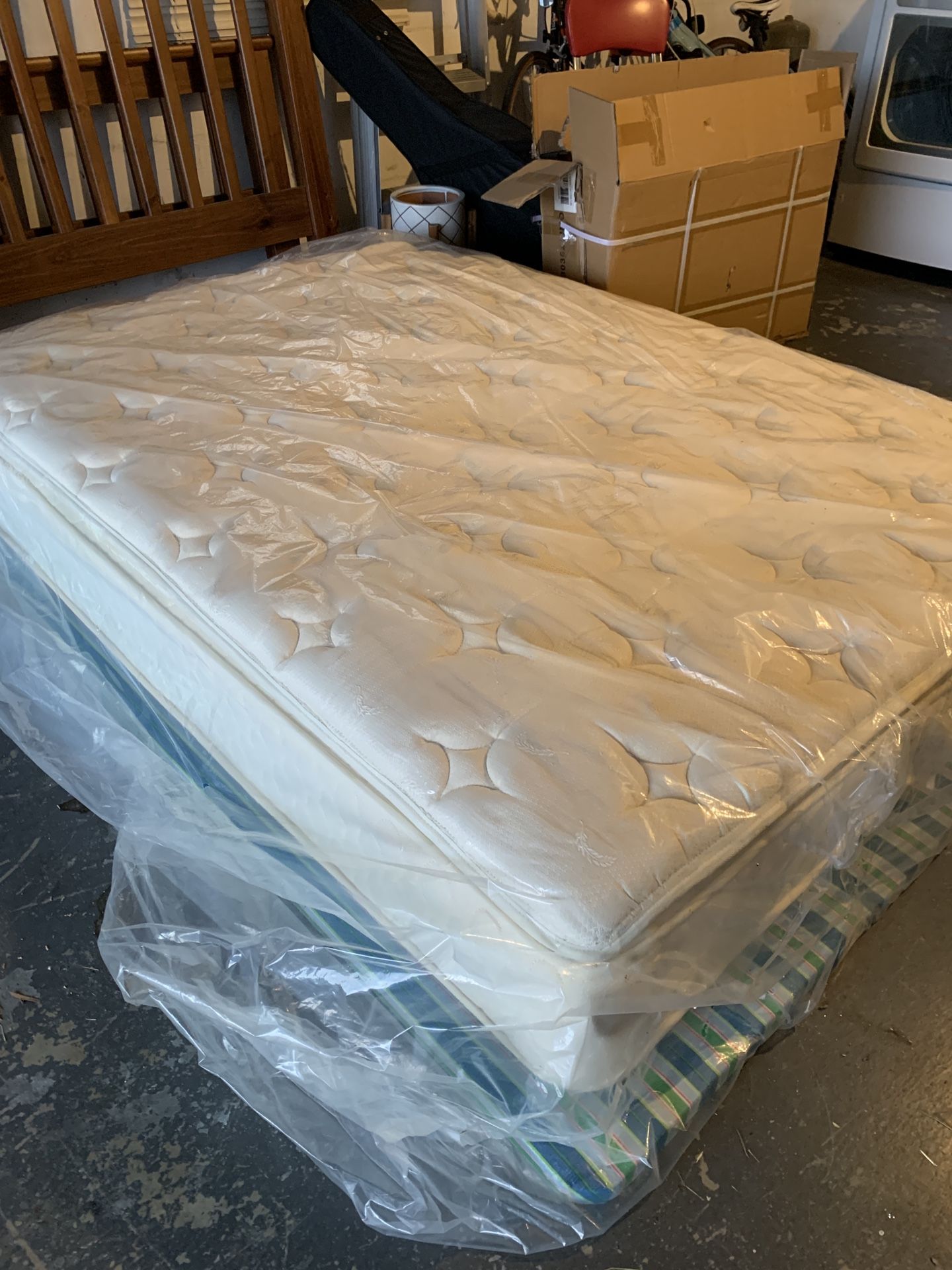 Wooden Full Size Bed Frame with Mattress and Bunkie Board