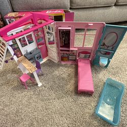 Barbie Estate Fully Furnished Close & Go House with Themed Accessories 