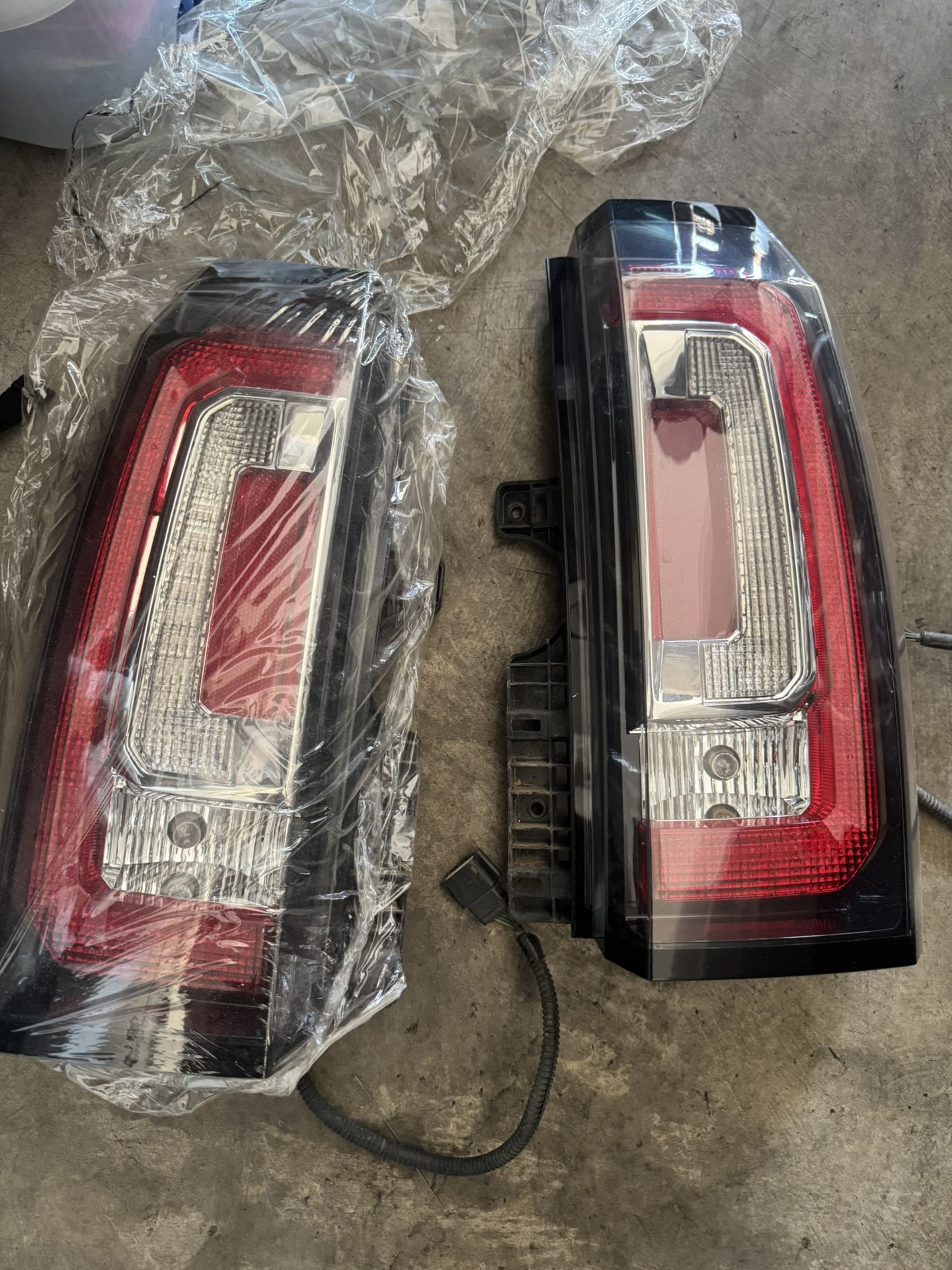 GMC Yukon Denali 2015-2019 OEM Tail Lights