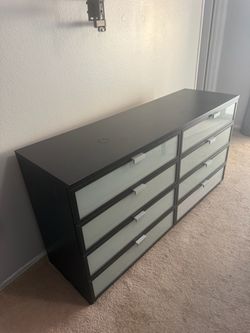 8-Drawer Dresser with plexi Glass Front Drawers