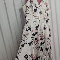 White House Black Market Floral Dress Size 2P Petite Fit & Flare Lined