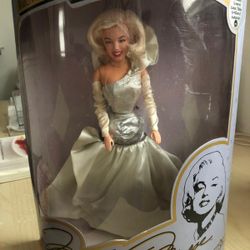 Vintage Marilyn Monroe Collectors Series Silver Sizzle Marilyn Doll 