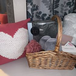 Custom Gift Sets/ Baskets Perfect 4 Mother’s Day  **PRICES VARY BY CONTENT**