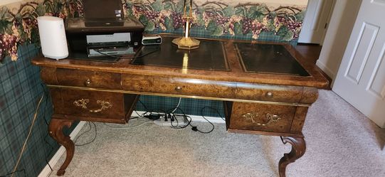 English Style Leather Desk