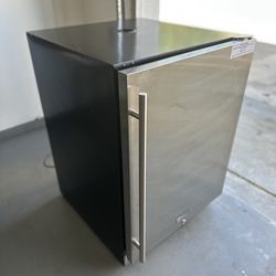 Kegerator Kegco 24” - Like New