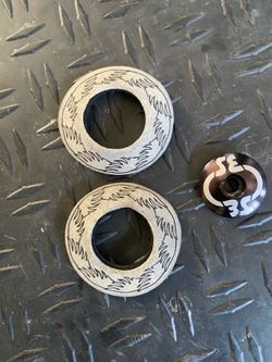 SE bikes grip donuts