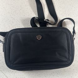 Black lululemon purse