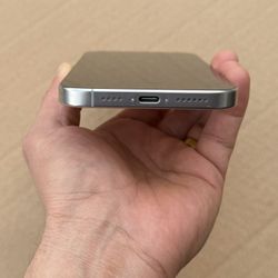 iPhone 16 Pro Max 256GB White Titanium – Unlocked – 99% Battery – Excellent