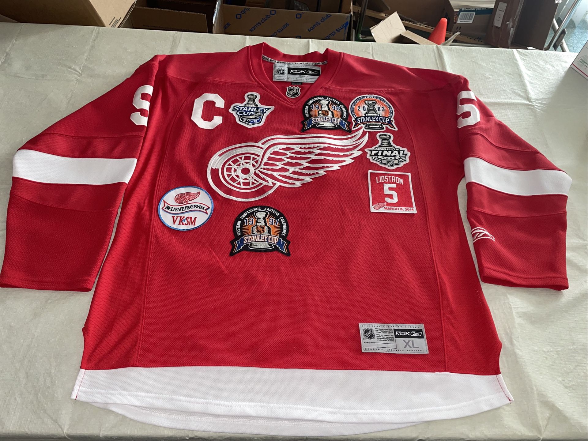 USED DETROIT RED WING 2002 STANLEY CUP GOLF SHIRT SIZE XL