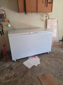 Frigidaire 15 Cu. Ft. Chest Freezer – Works Great