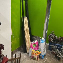 Free Full Sized Black Metal Bed Frame 