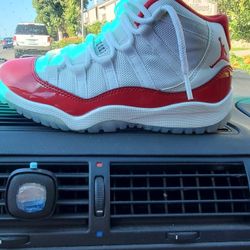 KID JORDAN 11 CHRRY RED FAIR CONDITION  SIZE 2 $60 Obo