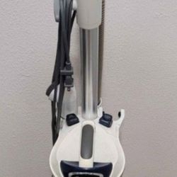 5 Vacuum Cleaners. They need to be cleaned but they are in good condition 