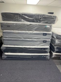 Elite Comfort at Deep-Cut Prices! Black Friday Mattress Blowout