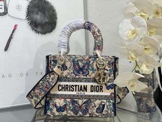  Fashionable and retro women's bag