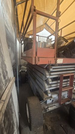 Scissor lift 32ft Skyjack