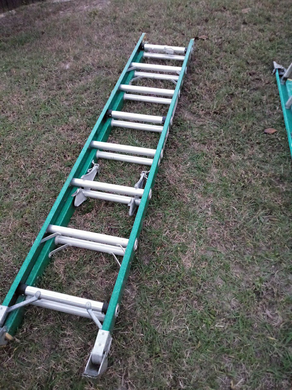Davidson fiberglass extension ladder.....16 feet