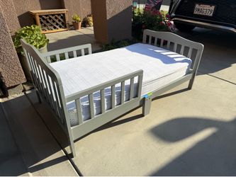 Dream On Me Toddler Bed with Mattress