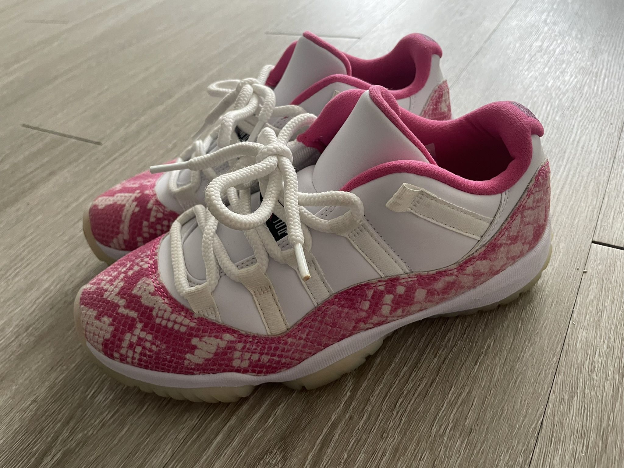 Jordan 11 Retro Low Pink Snakeskin