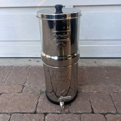 1.5 Gallon Travel Berkey Water System with Metal Spigot — NO FILTERS