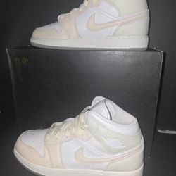 Air Jordan 1 Mid GS – Coconut Milk / Sail – Brand New 👟✨
