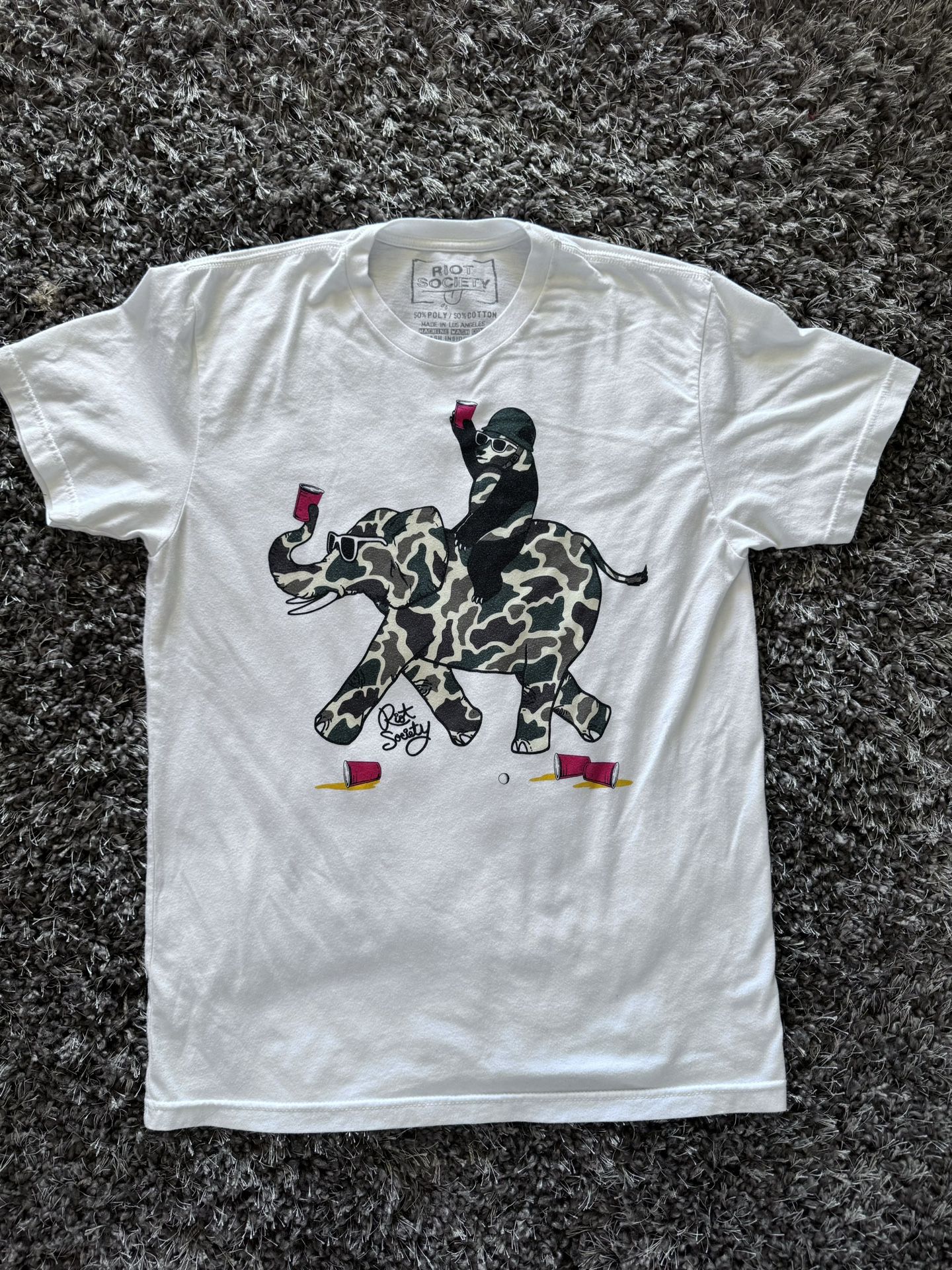 Riot Society Go Commando Camo Bear California Graphic White T-Shirt Men’s Med.