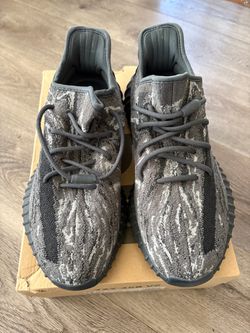 Yeezy boost 350 v2 size 10.5