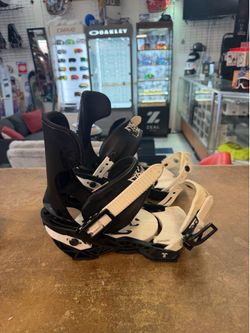 Technine slugger pro medium snowboard bindings located at sin city snowboards