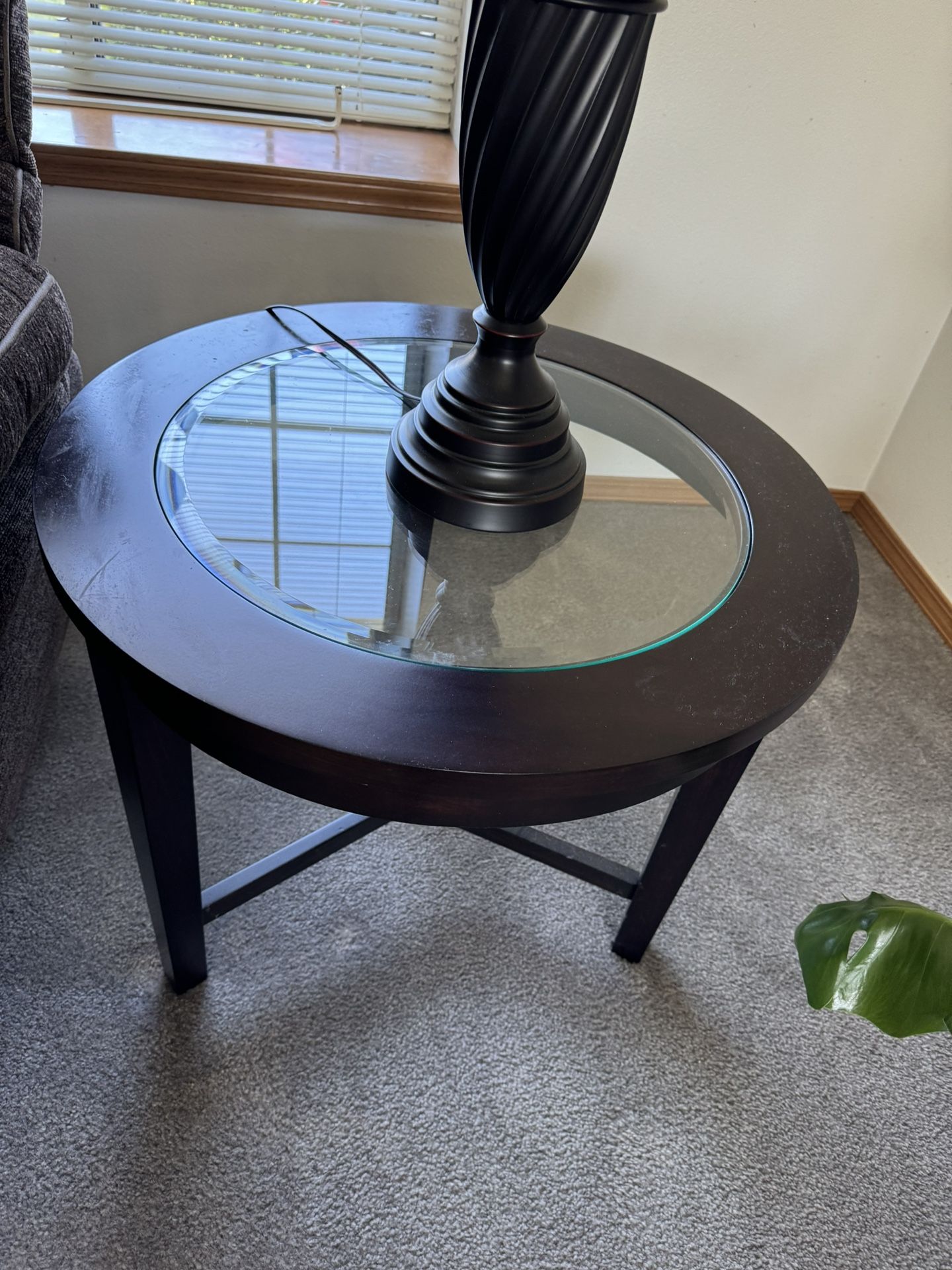 2 roumd coffee table 