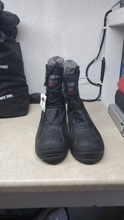 Snow boots size 9.5