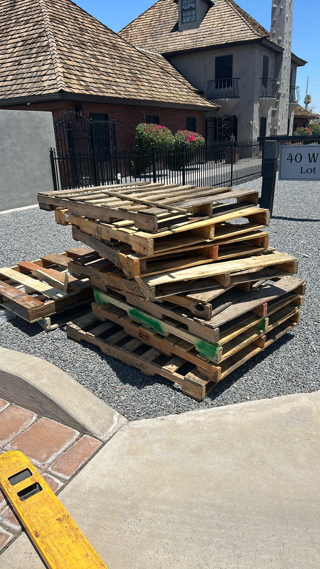 FREE WOODEN PALLETS