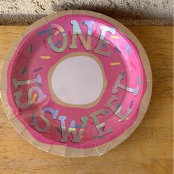 ONE IS SWEET DONUT DINNER PLATES,CAKE PLATES  AND BIRTHDAY DECORATIONS 